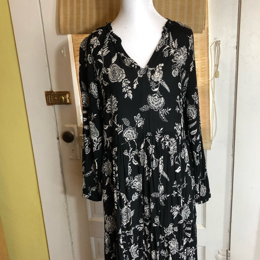 Old Navy Tiered Maxi Dress Size M Dark Cottagecore Floral Prairie Flowy Modest - Picture 3 of 15